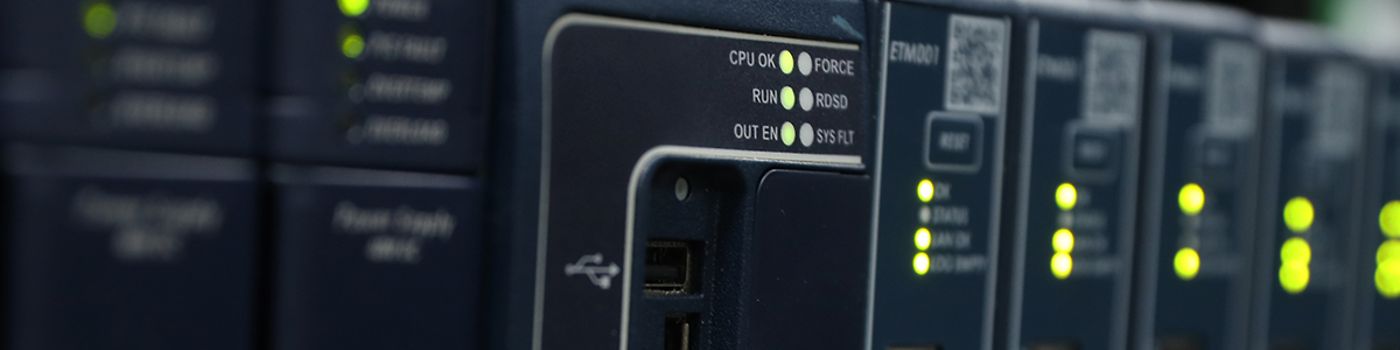 Emerson の PACSystems は、お客様のマシンを効率的かつ安全に制御するための信頼できるコンパクトなセキュアソリューションを提供します。 